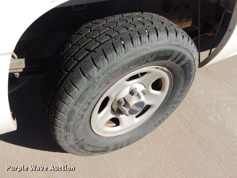 image for item DD4536 2002 GMC Sierra 1500 pickup truck