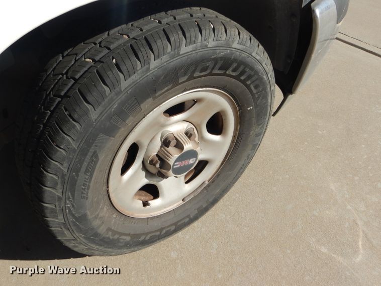 image for item DD4536 2002 GMC Sierra 1500 pickup truck