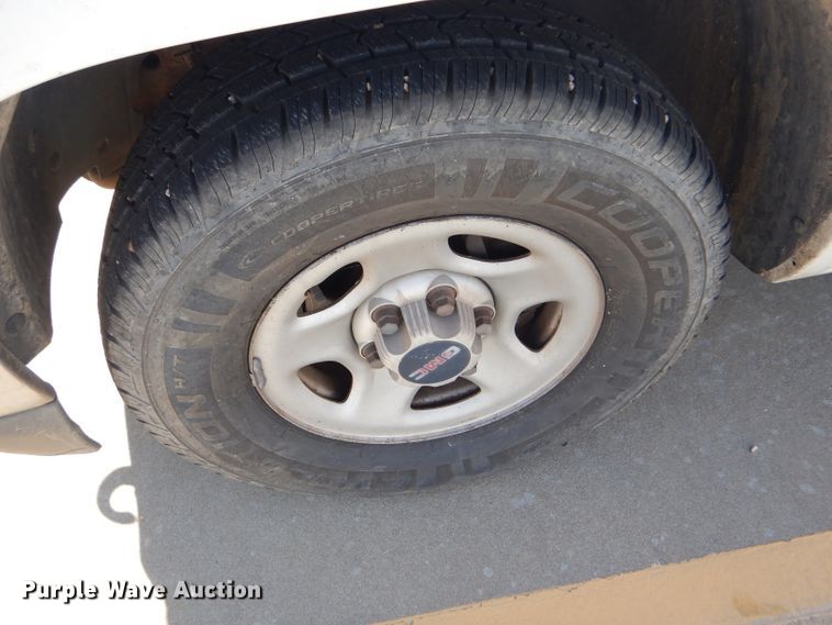 image for item DD4536 2002 GMC Sierra 1500 pickup truck