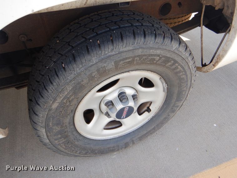 image for item DD4536 2002 GMC Sierra 1500 pickup truck