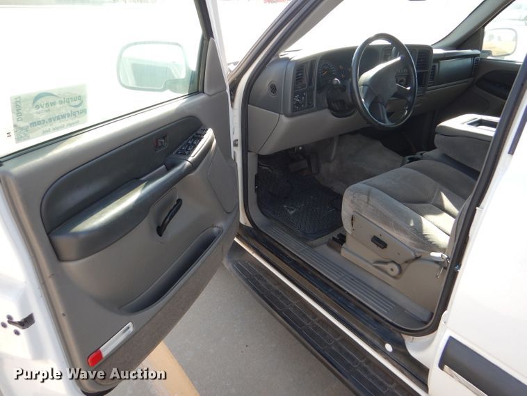 image for item DD4537 2003 Chevrolet Suburban 1500 SUV