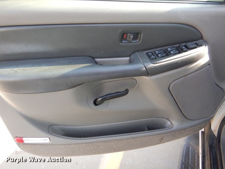 image for item DD4537 2003 Chevrolet Suburban 1500 SUV