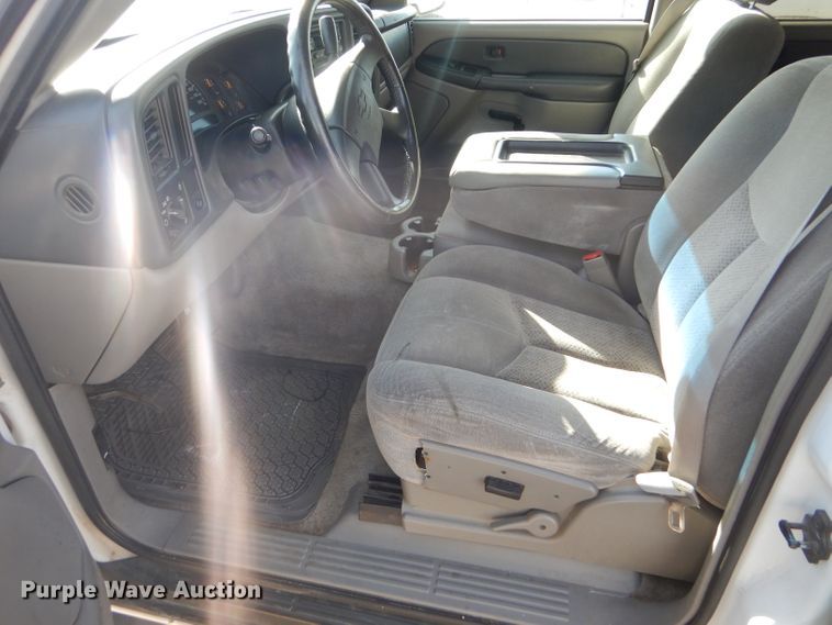 image for item DD4537 2003 Chevrolet Suburban 1500 SUV