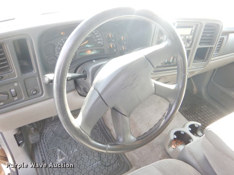 image for item DD4537 2003 Chevrolet Suburban 1500 SUV