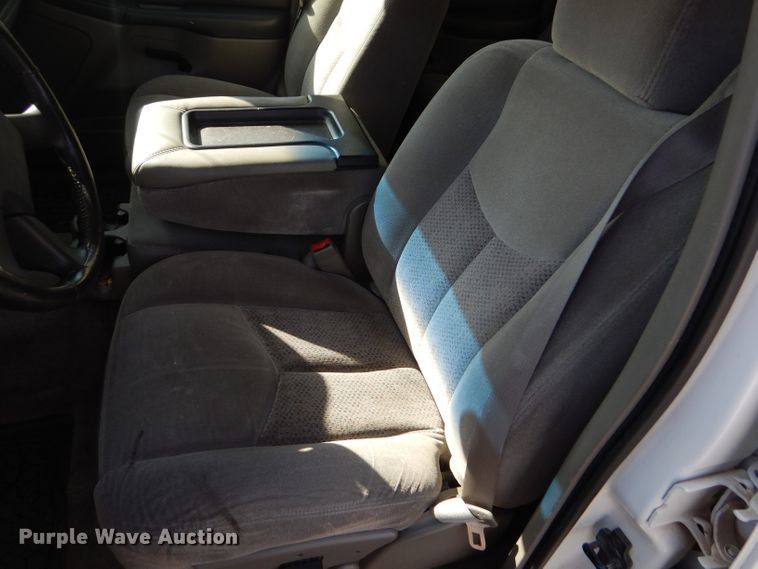 image for item DD4537 2003 Chevrolet Suburban 1500 SUV
