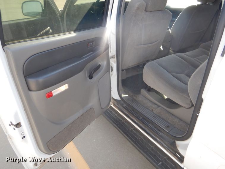 image for item DD4537 2003 Chevrolet Suburban 1500 SUV