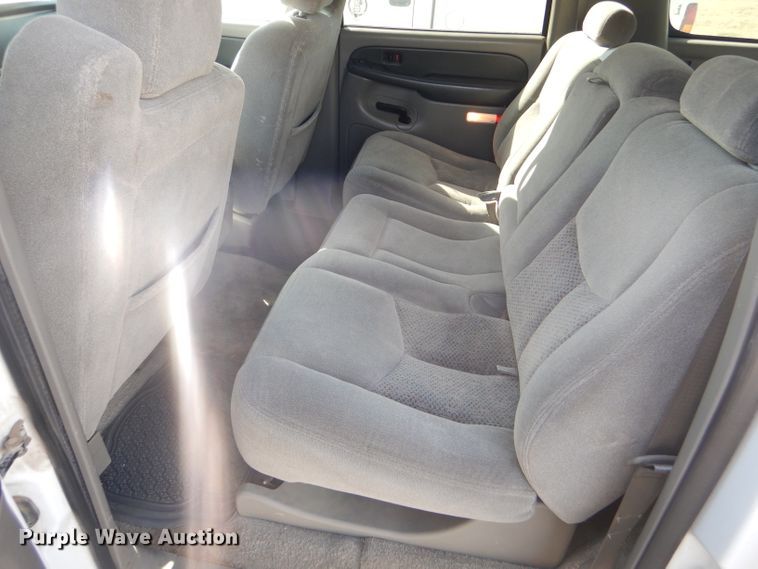 image for item DD4537 2003 Chevrolet Suburban 1500 SUV