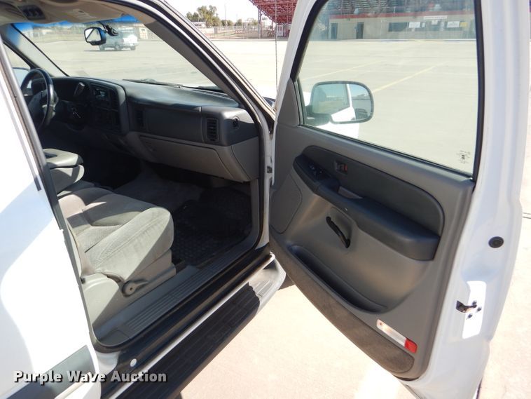 image for item DD4537 2003 Chevrolet Suburban 1500 SUV