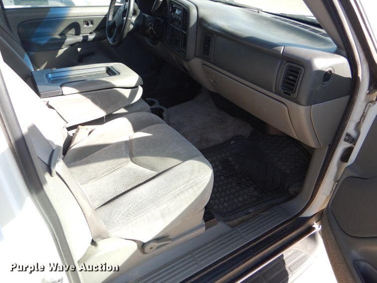 image for item DD4537 2003 Chevrolet Suburban 1500 SUV