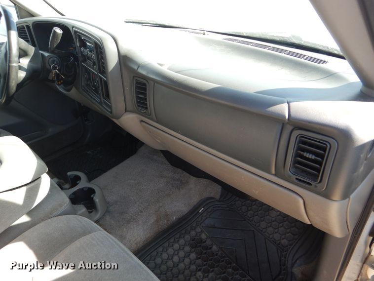 image for item DD4537 2003 Chevrolet Suburban 1500 SUV