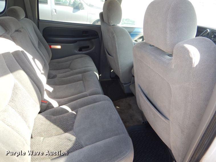 image for item DD4537 2003 Chevrolet Suburban 1500 SUV