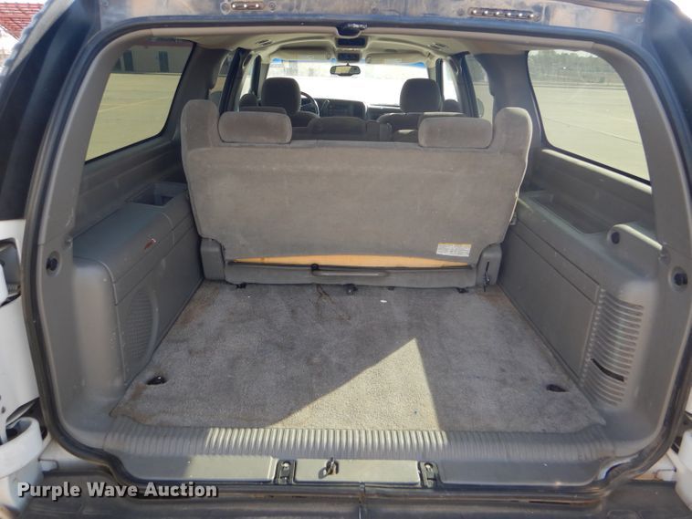 image for item DD4537 2003 Chevrolet Suburban 1500 SUV