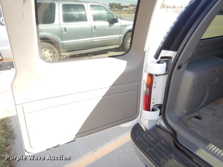 image for item DD4537 2003 Chevrolet Suburban 1500 SUV