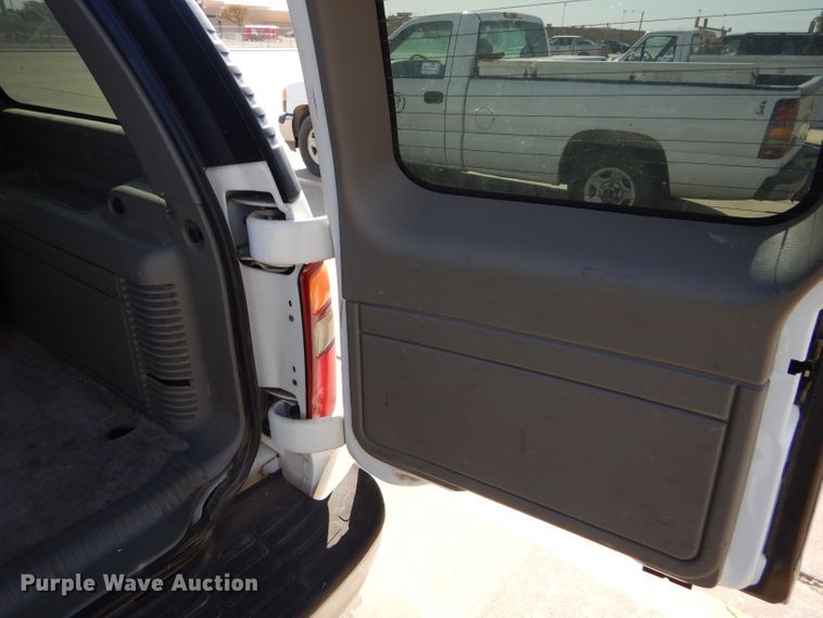 image for item DD4537 2003 Chevrolet Suburban 1500 SUV