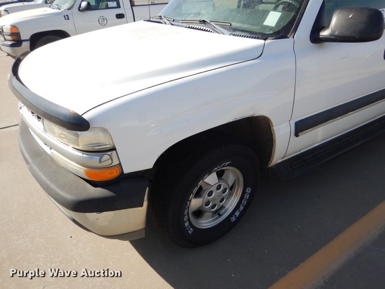image for item DD4537 2003 Chevrolet Suburban 1500 SUV