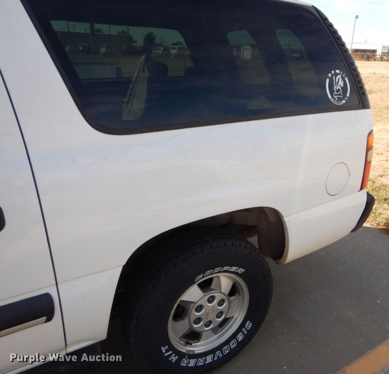 image for item DD4537 2003 Chevrolet Suburban 1500 SUV