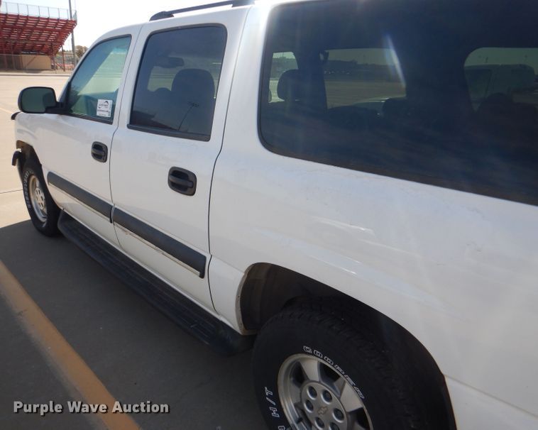 image for item DD4537 2003 Chevrolet Suburban 1500 SUV