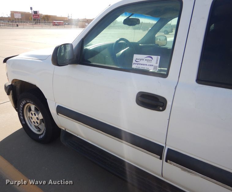 image for item DD4537 2003 Chevrolet Suburban 1500 SUV