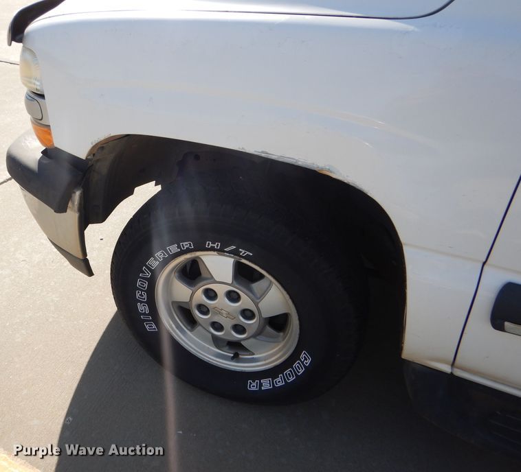 image for item DD4537 2003 Chevrolet Suburban 1500 SUV