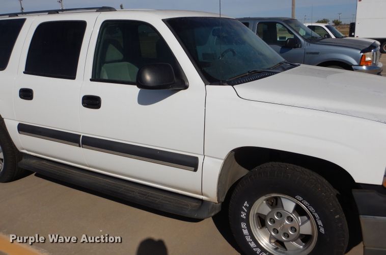 image for item DD4537 2003 Chevrolet Suburban 1500 SUV