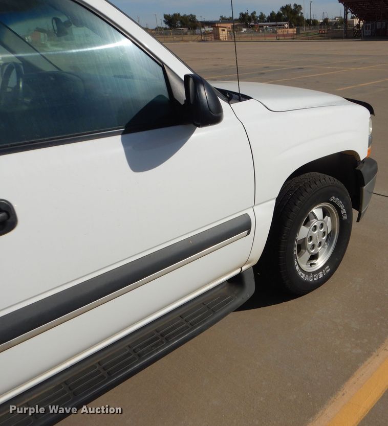 image for item DD4537 2003 Chevrolet Suburban 1500 SUV