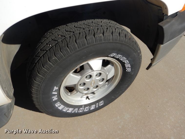 image for item DD4537 2003 Chevrolet Suburban 1500 SUV