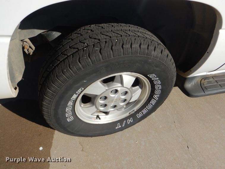 image for item DD4537 2003 Chevrolet Suburban 1500 SUV