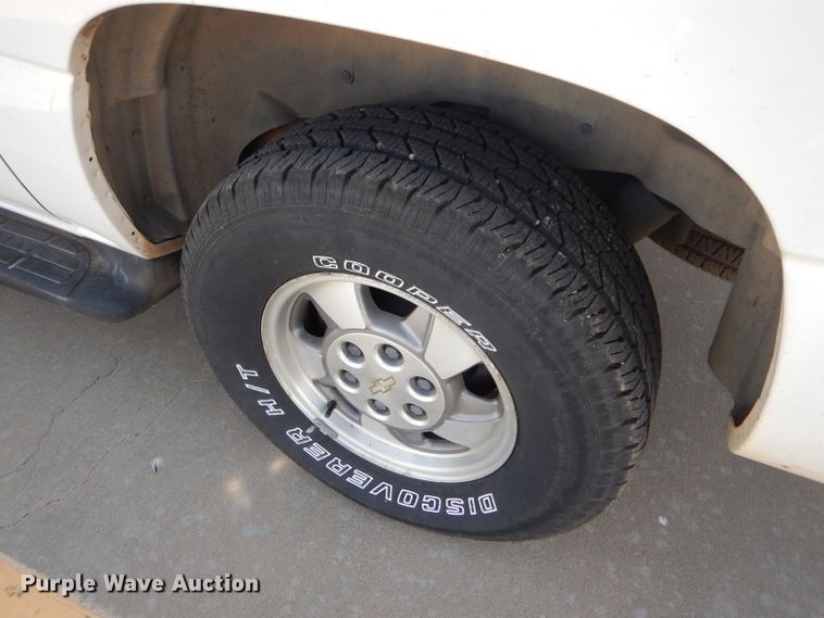 image for item DD4537 2003 Chevrolet Suburban 1500 SUV