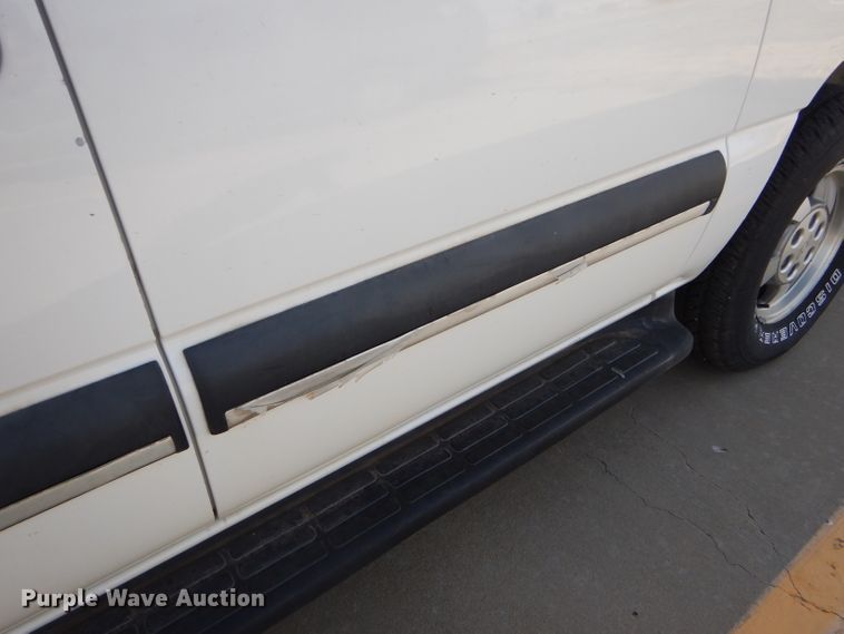 image for item DD4537 2003 Chevrolet Suburban 1500 SUV