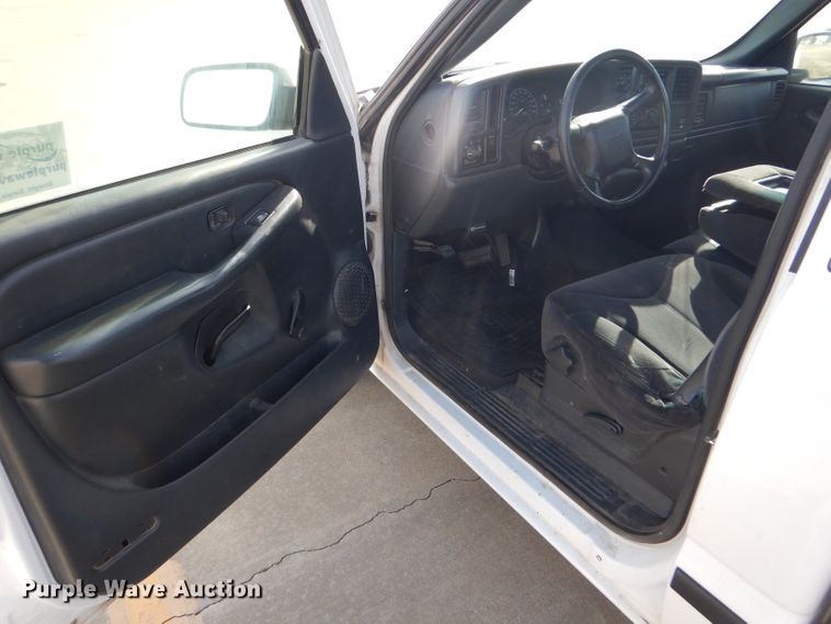 image for item DD4539 2000 GMC Sierra 1500 pickup truck