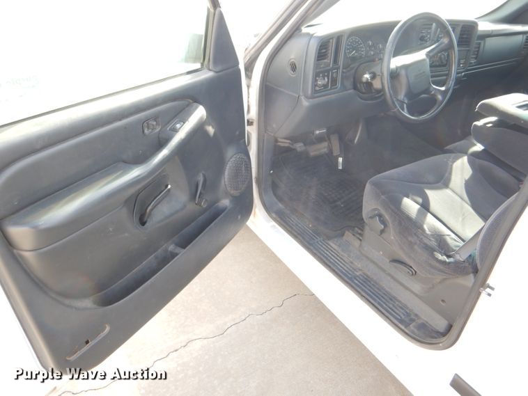 image for item DD4539 2000 GMC Sierra 1500 pickup truck