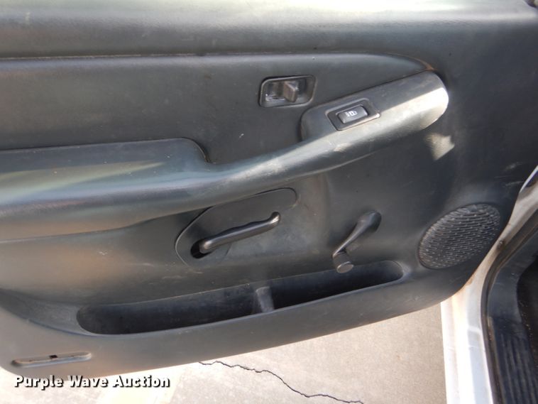 image for item DD4539 2000 GMC Sierra 1500 pickup truck