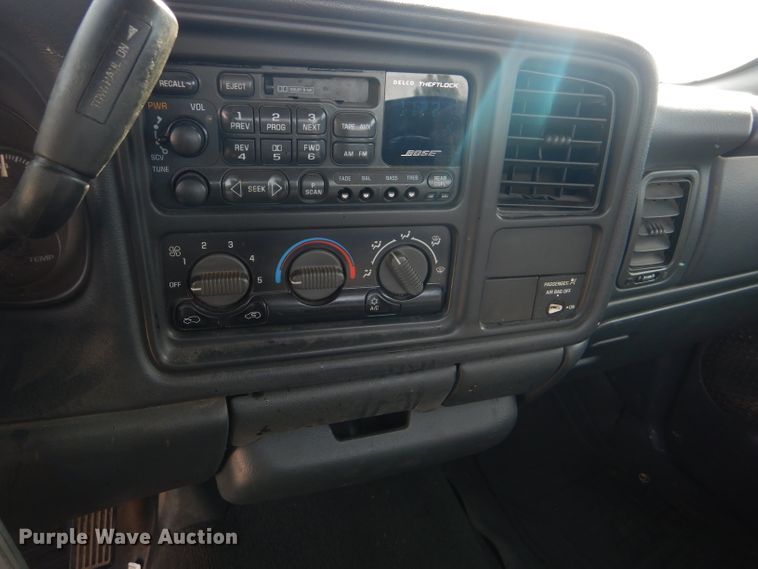 image for item DD4539 2000 GMC Sierra 1500 pickup truck