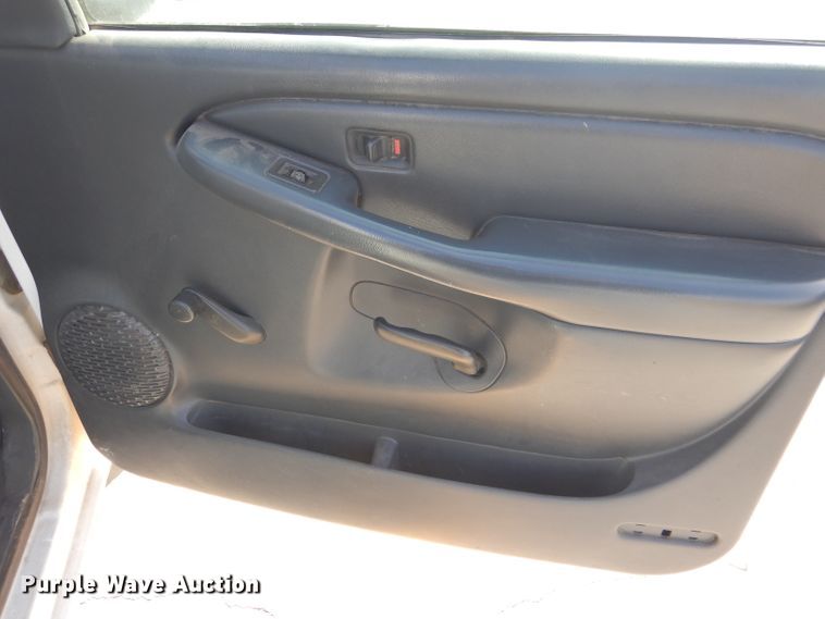 image for item DD4539 2000 GMC Sierra 1500 pickup truck