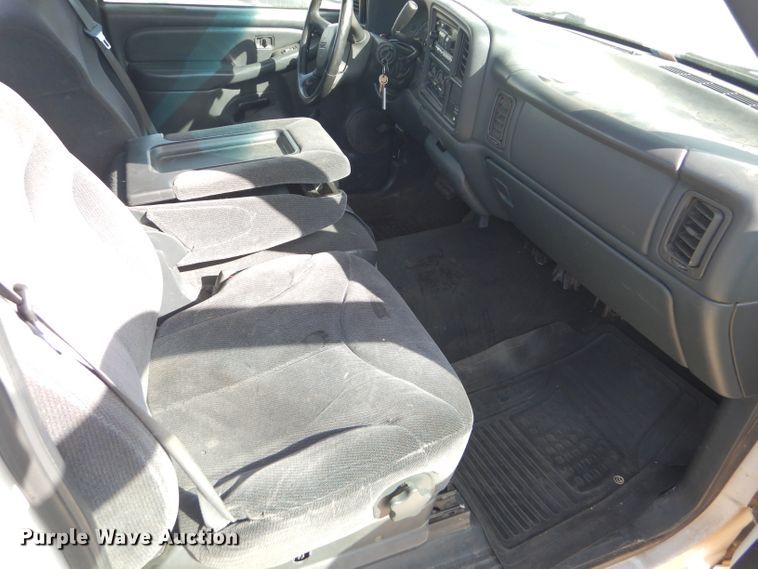 image for item DD4539 2000 GMC Sierra 1500 pickup truck