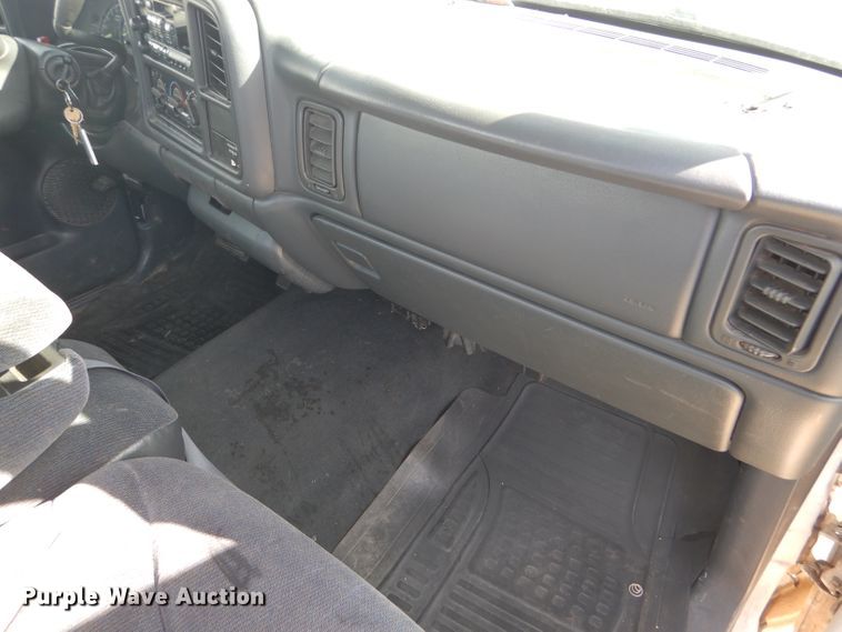 image for item DD4539 2000 GMC Sierra 1500 pickup truck