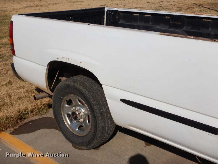 image for item DD4539 2000 GMC Sierra 1500 pickup truck