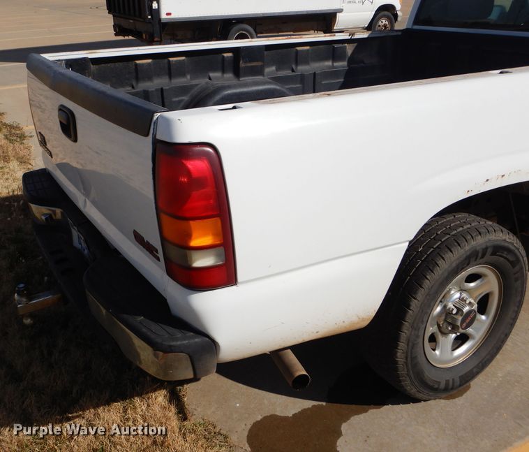 image for item DD4539 2000 GMC Sierra 1500 pickup truck