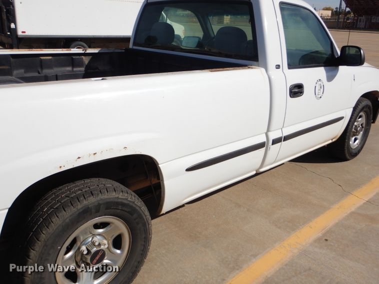 image for item DD4539 2000 GMC Sierra 1500 pickup truck