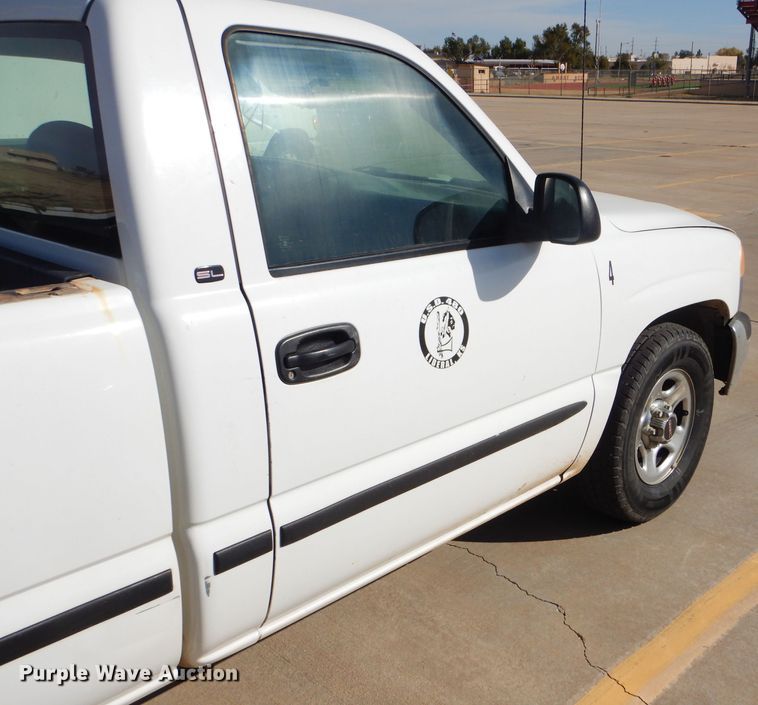 image for item DD4539 2000 GMC Sierra 1500 pickup truck