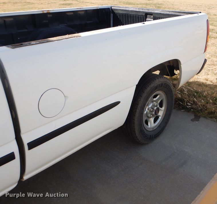 image for item DD4539 2000 GMC Sierra 1500 pickup truck