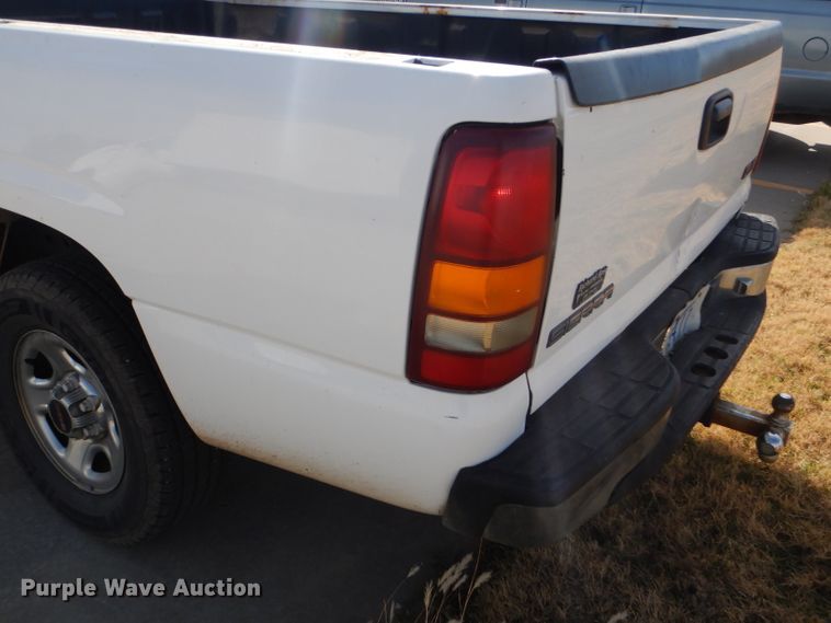 image for item DD4539 2000 GMC Sierra 1500 pickup truck