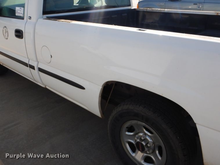 image for item DD4539 2000 GMC Sierra 1500 pickup truck