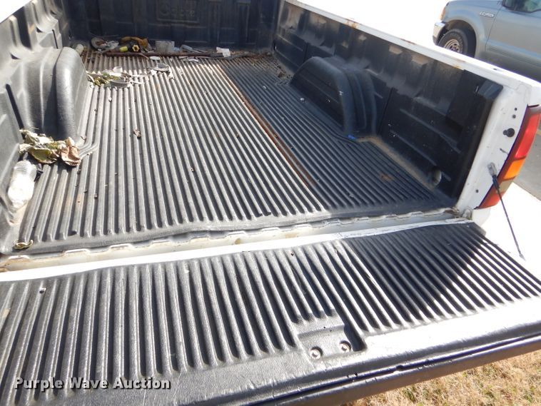 image for item DD4539 2000 GMC Sierra 1500 pickup truck