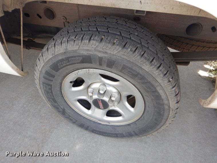 image for item DD4539 2000 GMC Sierra 1500 pickup truck