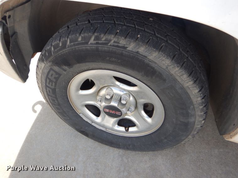 image for item DD4539 2000 GMC Sierra 1500 pickup truck