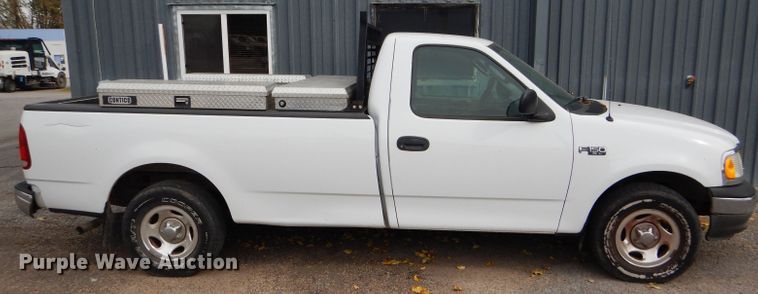 image for item DD4541 2003 Ford F150 XL pickup truck