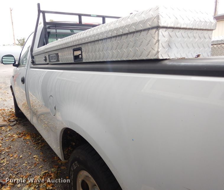 image for item DD4541 2003 Ford F150 XL pickup truck