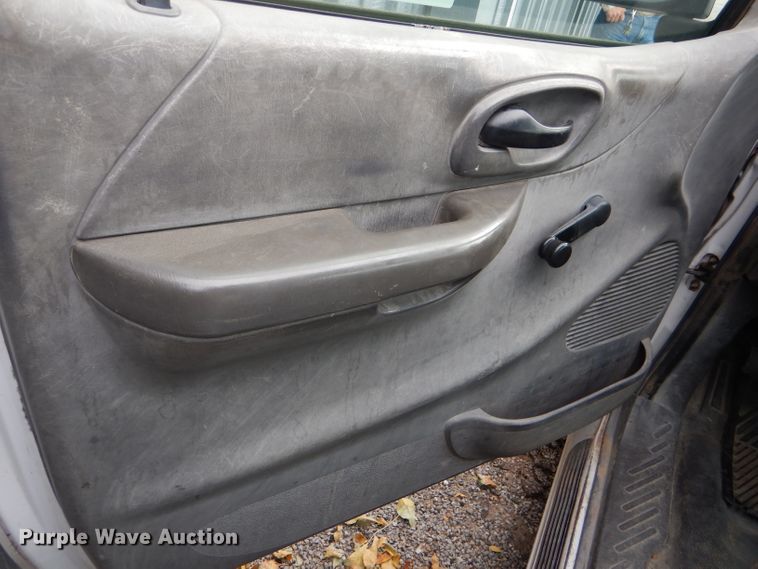 image for item DD4541 2003 Ford F150 XL pickup truck