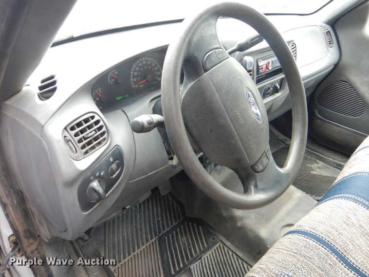 image for item DD4541 2003 Ford F150 XL pickup truck